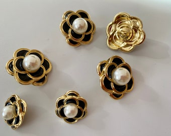 Knöpfe,Schwarz und Gold Blumen, ca 18mm,  25mm, für Mantel, Jacke, Kleider