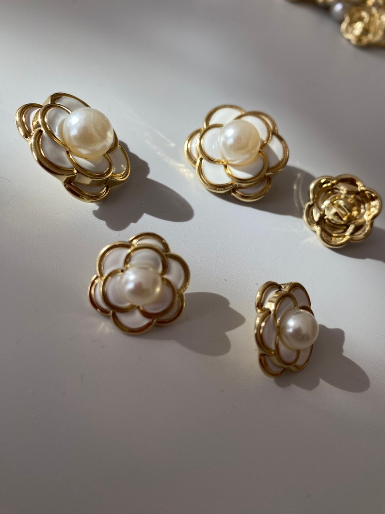 Knöpfe,Weiß und Gold Blumen, ca 18mm, 25mm, für Mantel, Jacke, Kleider 31 Bild 3