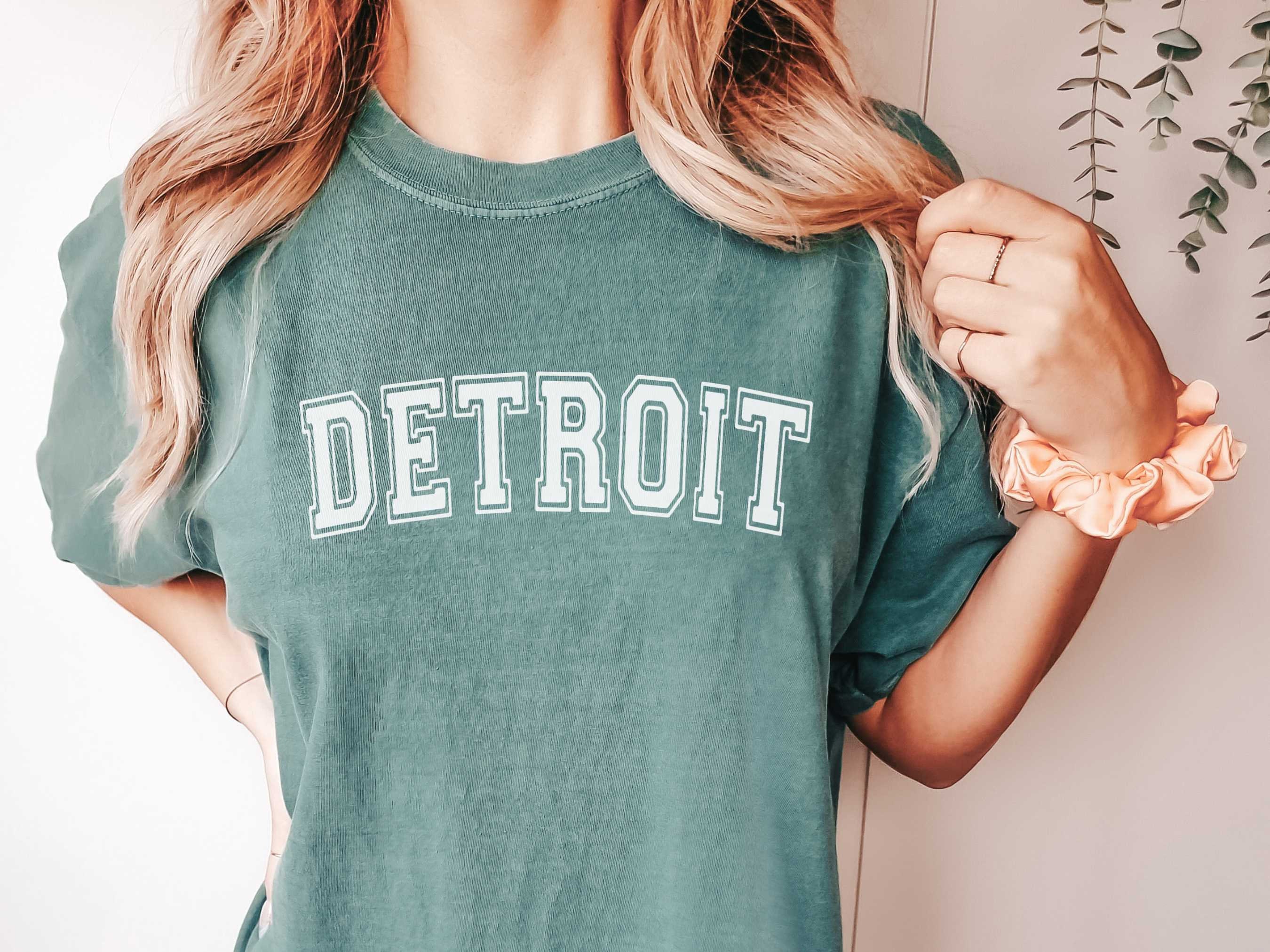 Vintage Detroit T-shirt 313 Crewneck Michigan Gift Detroit 