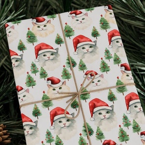 Carta da regalo con gatti di Natale, graziosi alberi invernali per le vacanze, cappello di Babbo Natale, carta da regalo con gatti bianchi, decorazione stagionale per gli amanti dei gatti