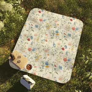 Floral Picnic Blanket, Waterproof Foldable Mat for Outdoor Adventures, Beach, Camping, Lightweight, Carry Strap, Picnic Rug, Flower Blanket