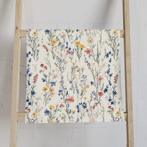Wildflower Hand Towel, Floral Bathroom Decor, Spring Flowers, Botanical Gift for Her, Colorful Washcloth, Guest Towel, Kitchen Towel