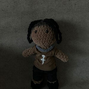 Peluche Travis S au crochet image 2