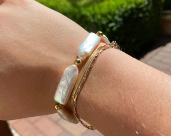 Handgemachte große Biwa Süsswasserperlen und goldene Details Armband