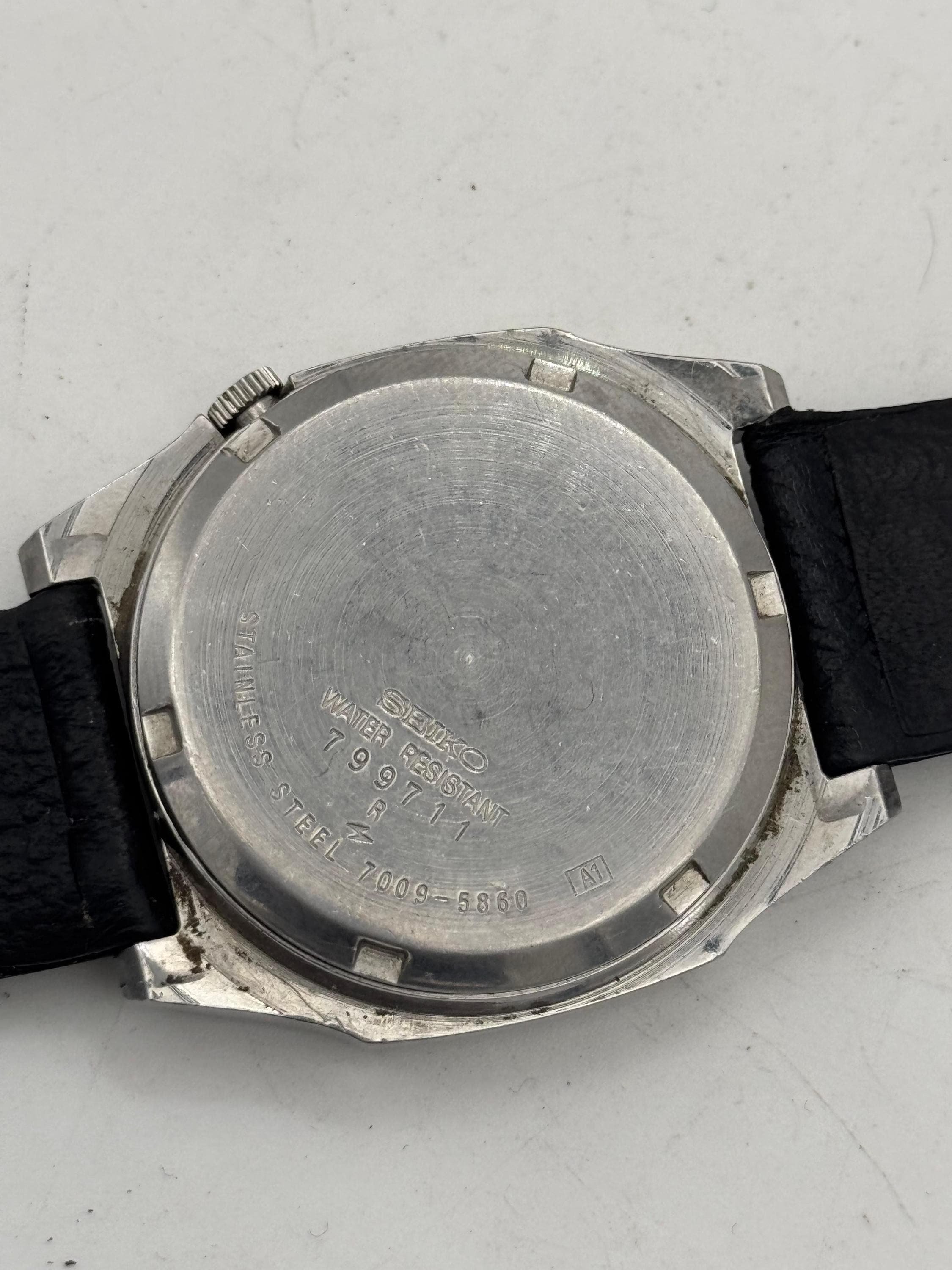 Vintage Seiko 5 7009-5860 Automatic 21 Jewels Day Date Bar Shape