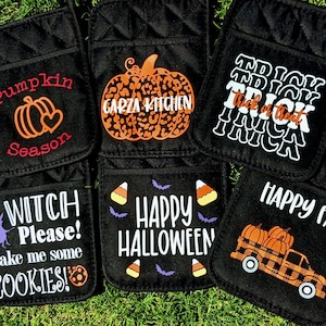 Halloween Place & Time Kitchen Pot Holder & Oven Mitts 2 Piece Set