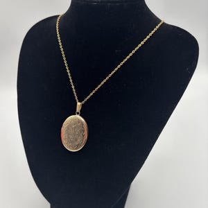 Vintage Rolled Gold Oval Locket Necklace | Engraved Floral Design | Photo Locket | Keepsake Jewellery | Gift-Ready Presentation *Ref 130