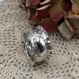 Antique Victorian Hallmarked Sterling Silver Napkin Ring   Assayed Birmingham 1900 - Repousse Flower Design -  Fluted Edge *Ref 49