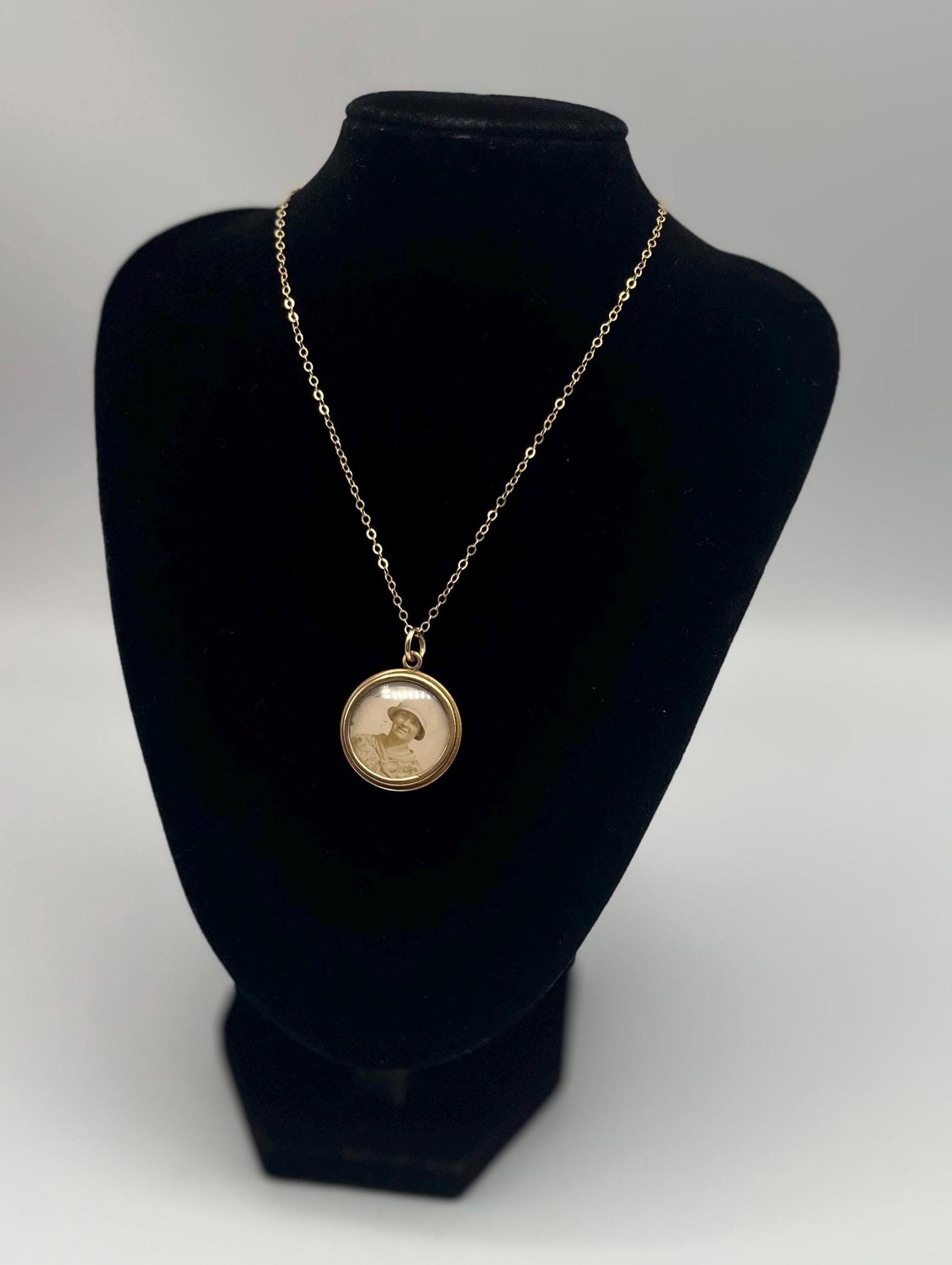 Collier médaillon pierre bleue naturelle motif alliage compact 41 cm à