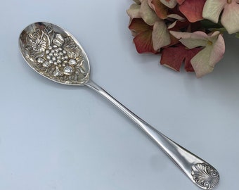 Cuchara antigua plateada adornada con forma de baya - Sheffield, Inglaterra, de Mappin & Webb Est - 1775