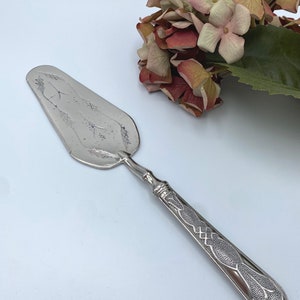Antyczny posrebrzany nóż do krojenia ciasta/serwer do ciasta - styl Art Nouveau - piękny grawerunek - nóż do tortu weselnego - Ref 2