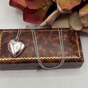 Vintage HEART Shaped Sterling Silver Locket Necklace – Stamped 925 – Holds Two Photos – Vintage Gift *Ref 114