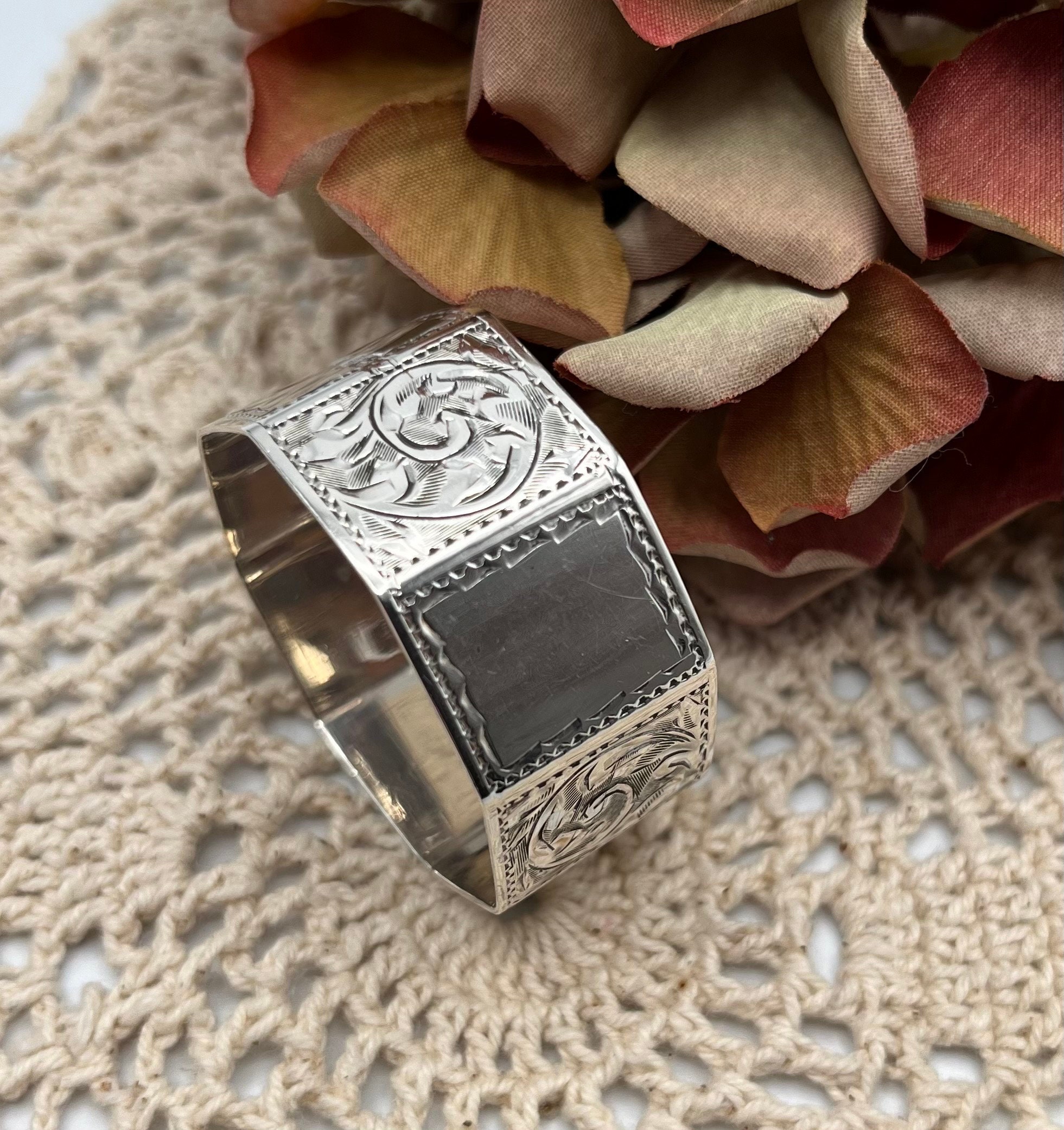 ヴィンテージ スターリングシルバー ナプキンリング：六角形の彫刻