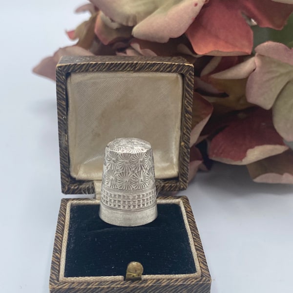 Antique CHARLES HORNER Established 1837 - 1896 - Sterling Silver Thimble Assayed Chester England - Collectible Finger Thimble -Ref 1