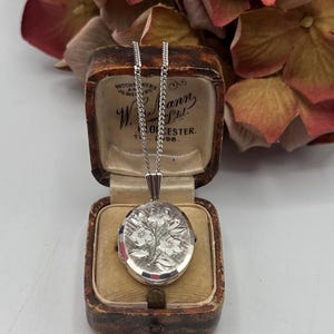 RARE Georg Jensen GJ Ltd Sterling Silver Floral Locket Necklace – Vintage Three - Flower Design on Strong Fine Curb Chain *Ref 55
