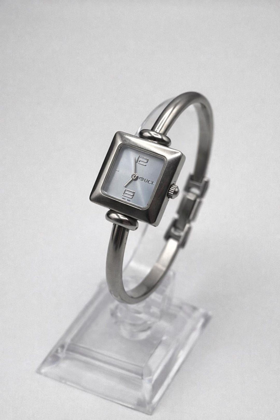 Stunning Women's Vintage GUCCI Model 1900L Stainless Steel - Watch