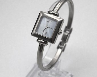Stunning Women's Vintage GUCCI Model 1900L Stainless Steel - Watch