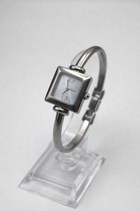 Stunning Women's Vintage GUCCI Model 1900L Stainless Steel - Watch