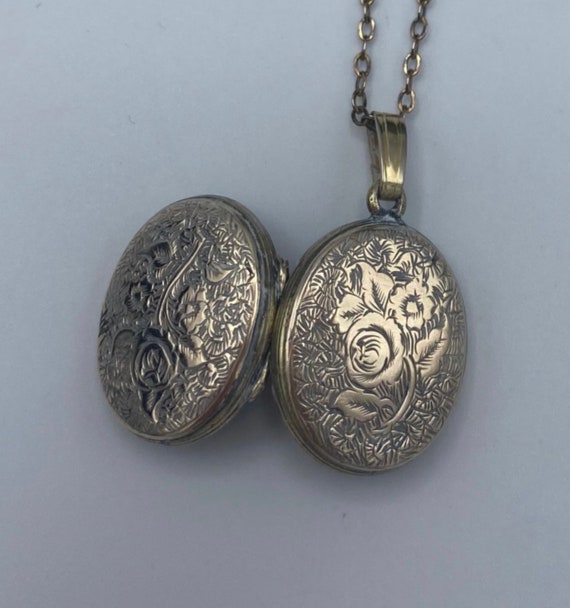 Vintage Gold Plated Oval Locket with Central Rose… - image 6