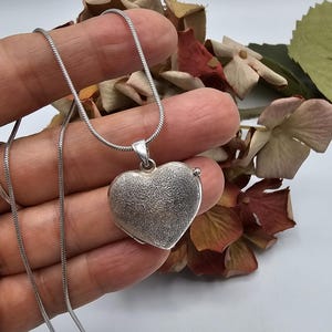 Vintage 925 Sterling Silver Heart Locket Necklace – Textured & Polished Double-Sided Heart Pendant *Ref 135
