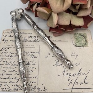Vintage Silver Plated NUT CRACKER - Elegant Functional Nut Cracker Heavy with Ornately Decorated Handles - Table Accessory- Gift - Ref 36