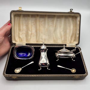 Vintage versilbertes Menage-Set: Cooper Brothers Regis Plate, blaue Glaseinlage