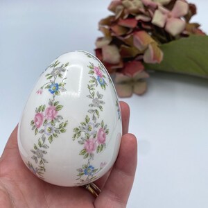 Rare English ‘Coalport ’ Fine Bone China Egg Shaped Trinket Box with Removable Lid made in Staffordshire UK. Coalport No. 19
