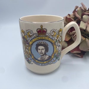 Copo/Caneca Comemorativa Vintage Queen Elizabeth II Silver Jubilee 1977 - Fabricada por Sadler - Inglês