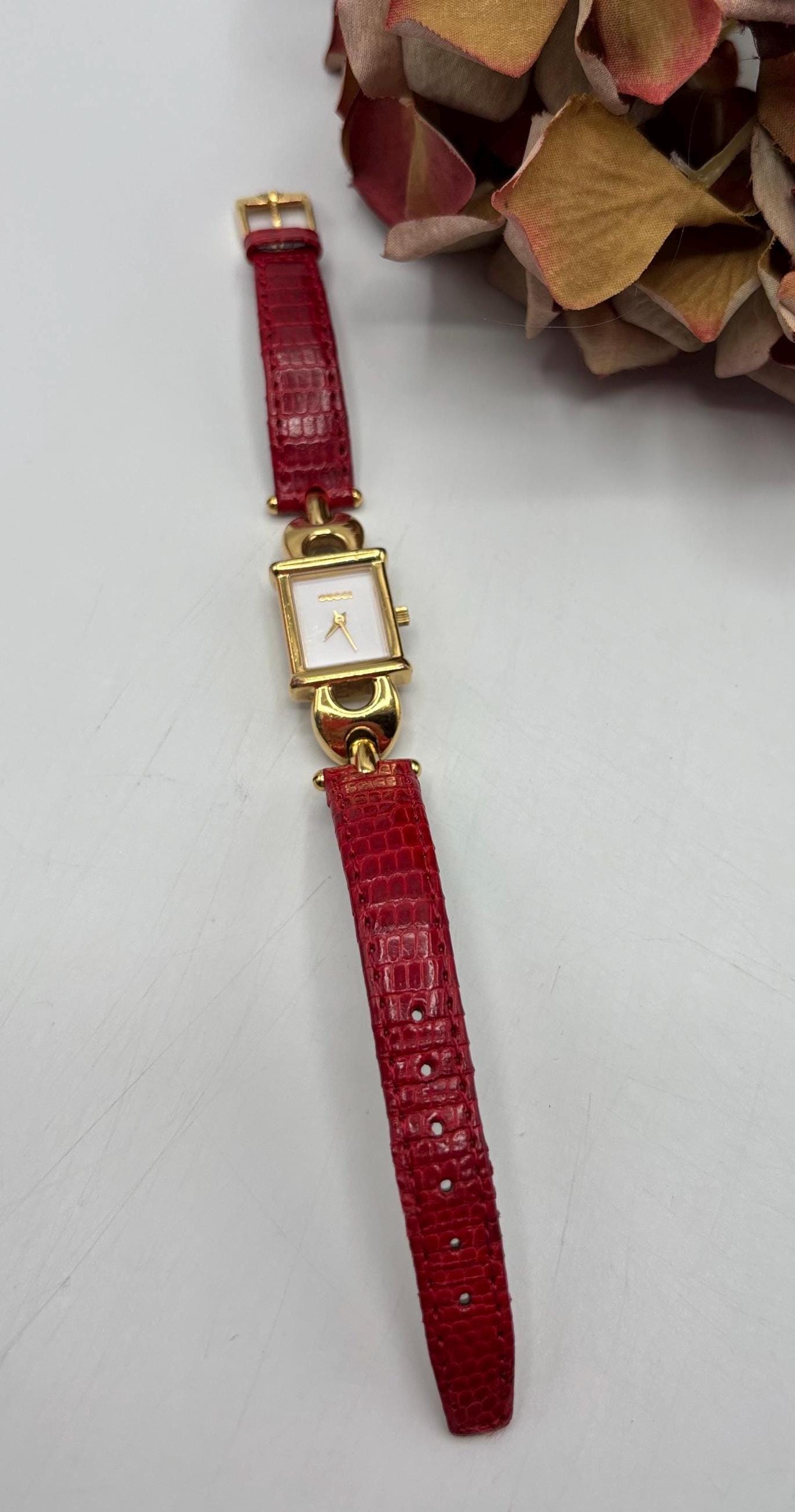 Gucci Gold plated and Red Rectangular Watch.  Quartz movement Gucci - Mini Tank Gold Plated Silver Red Dial - 1990s main image 2