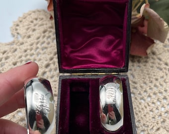 Antique VICTORIAN ‘Pair’ Sterling Silver Napkin Rings in Original Satin/Velvet  Lined Hinged Box - Birmingham England 1889 *Ref 50