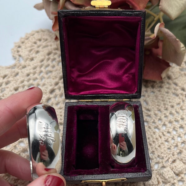 Antique VICTORIAN ‘Pair’ Sterling Silver Napkin Rings in Original Satin/Velvet  Lined Hinged Box - Birmingham England 1889 *Ref 50