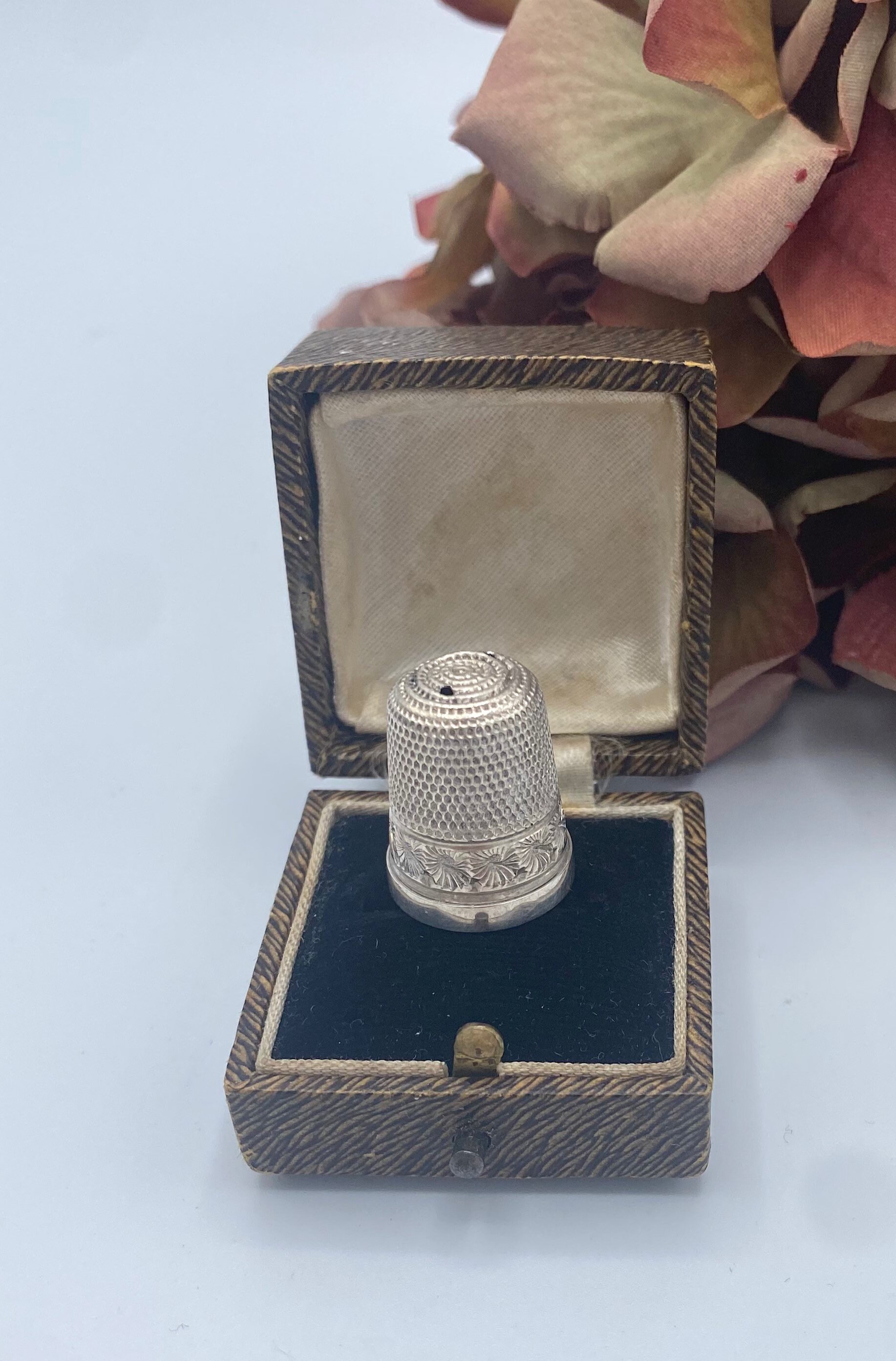 Vintage Sterling Silver Thimble Size 8 Flower Design Base Collectable