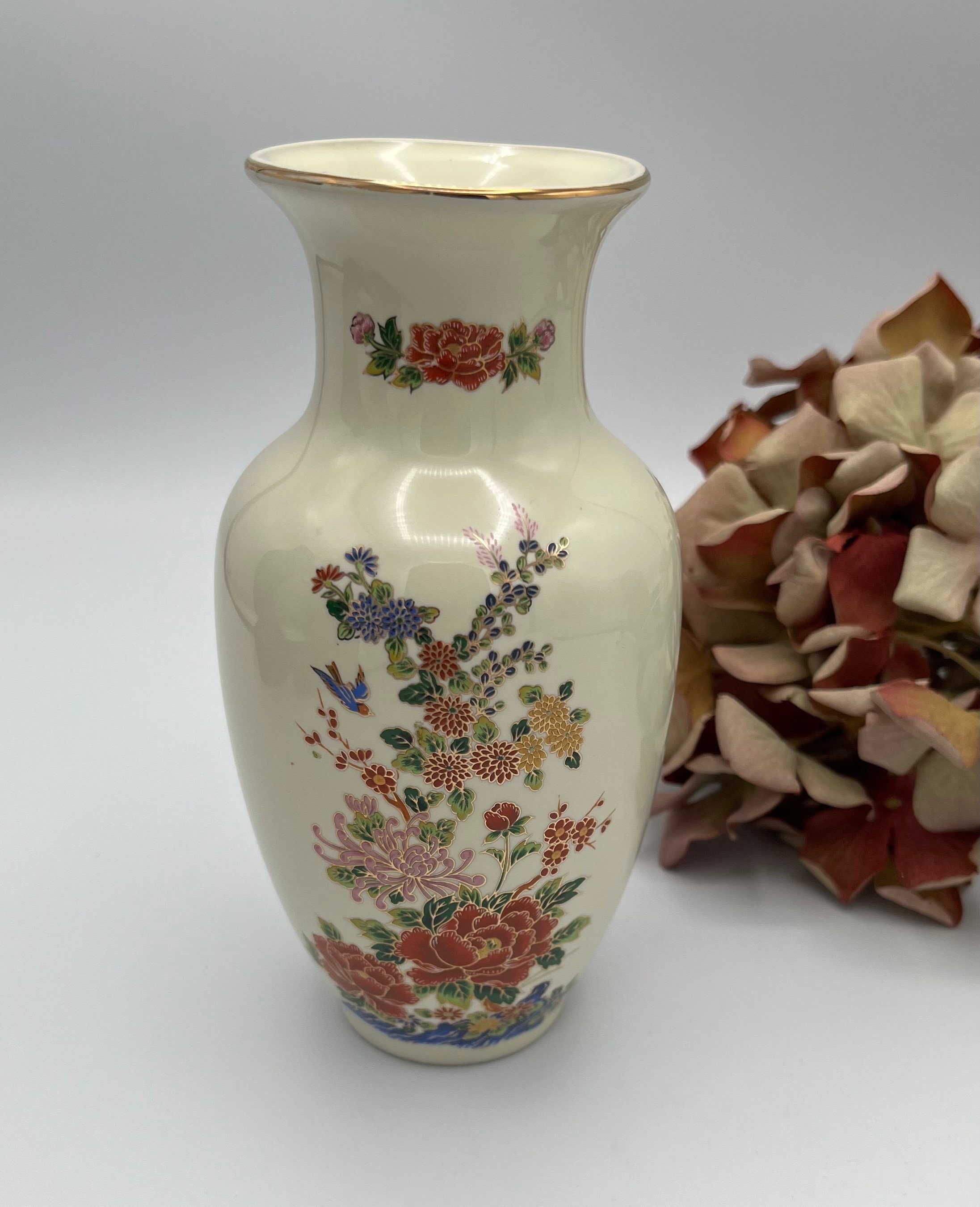 Vintage Japanese Floral Vase With Gold Gilt Detailing