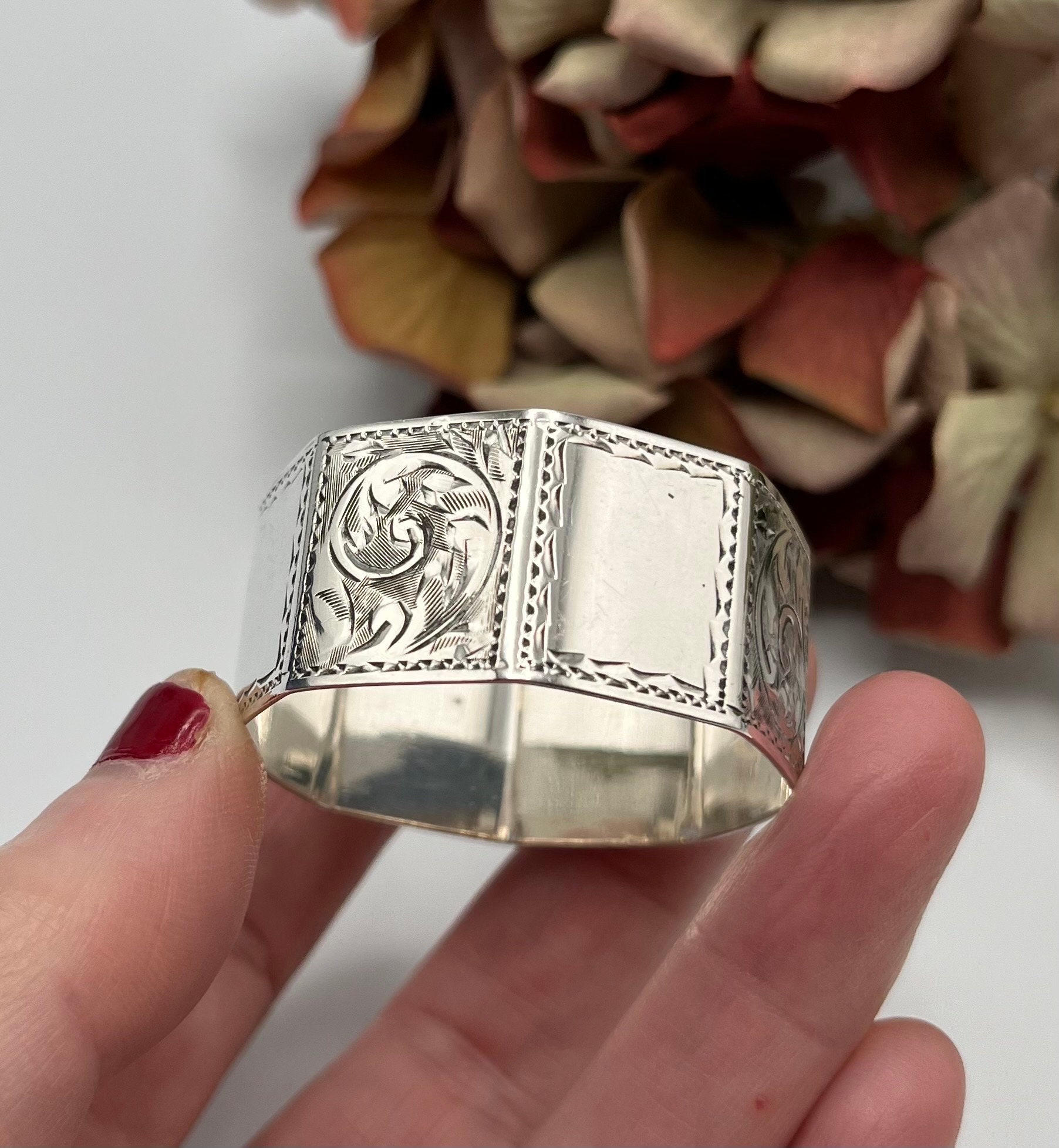 ヴィンテージ スターリングシルバー ナプキンリング：六角形の彫刻