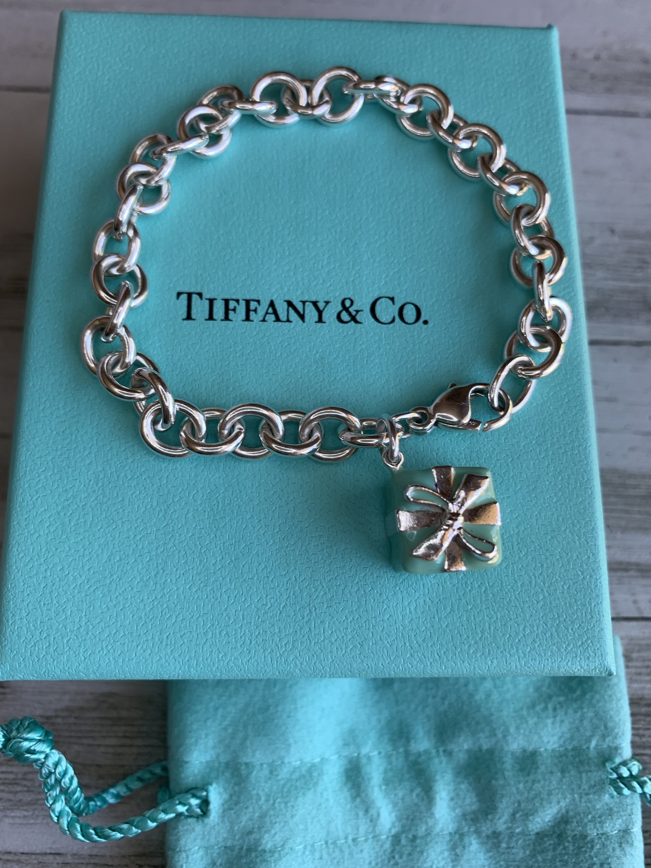 Tiffany & Co. 750 Heart Bracelet 7.50 Chain in 18k Yellow Gold - With