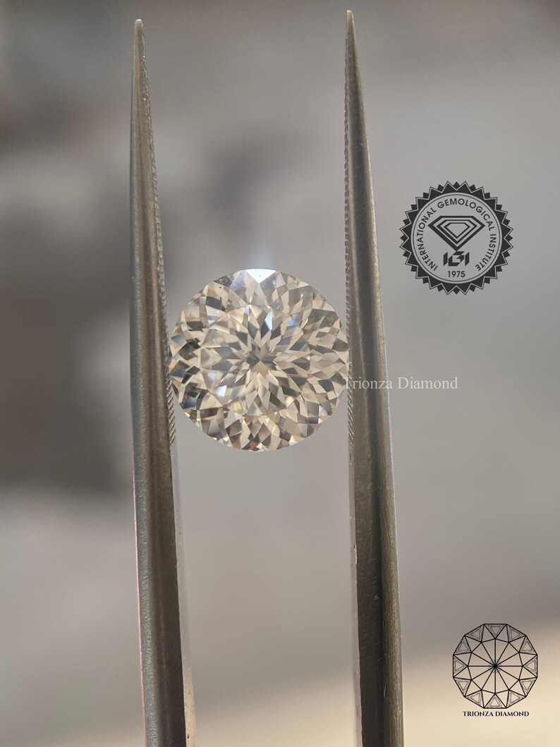 Perfect for solitaire diamond rings, custom wedding bands, anniversary pendants, or family heirloom pieces. This 2CT Stargazer round diamond offers unmatched sparkle and premium craftsmanship.