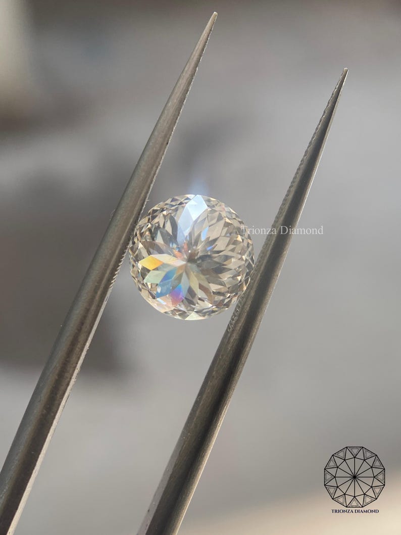 Impeccable cutting precision, designed to maximize brilliance and fire. A remarkable investment piece that combines beauty, sustainability, and ethical sourcing in a luxurious lab grown diamond.