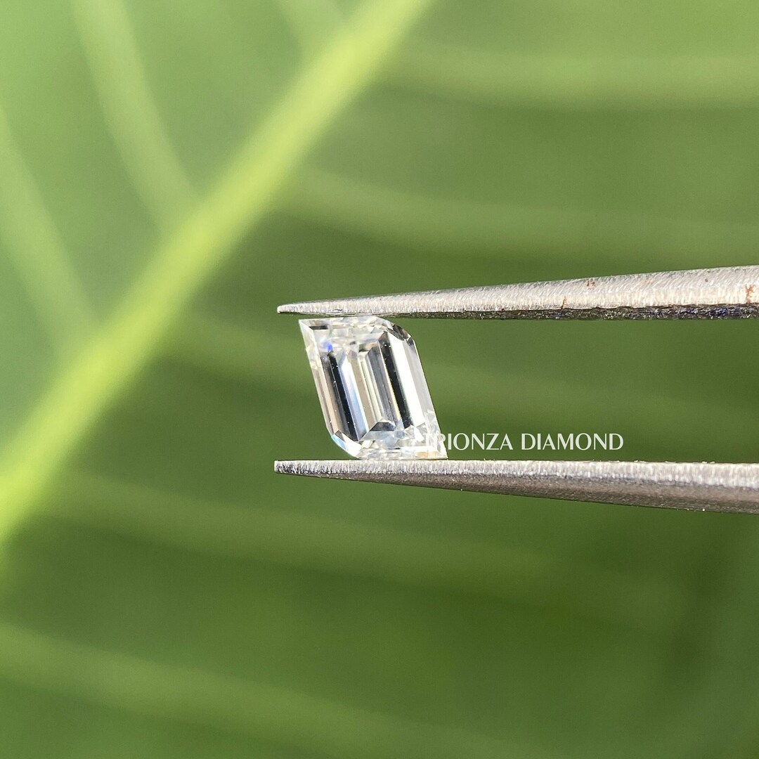 0.31 CT Flame Cut Lab Grown Diamond, F/VS Clarity, Unique Flame Shape ...