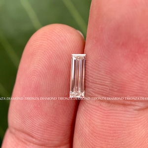 Langer Diamant im Baguetteschliff von 0,77 ct im Baguetteschliff, individueller Verlobungsring, F / VS-Diamant