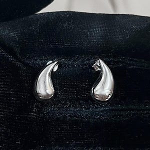 925K Sterling Silver Teardrop Stud Earrings: Minimalist Jewelry