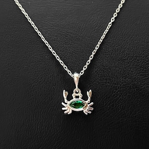 Sterling Silver Crab Necklace with Emerald Stone, Minimalist Crab Necklace, Crab Pendant, Cancer Zodiac Sign Pendant, Animal Necklace