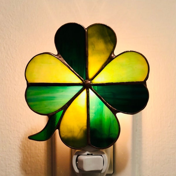 Shamrock/4 Leaf Clover stain glass night light with switch control and bulb