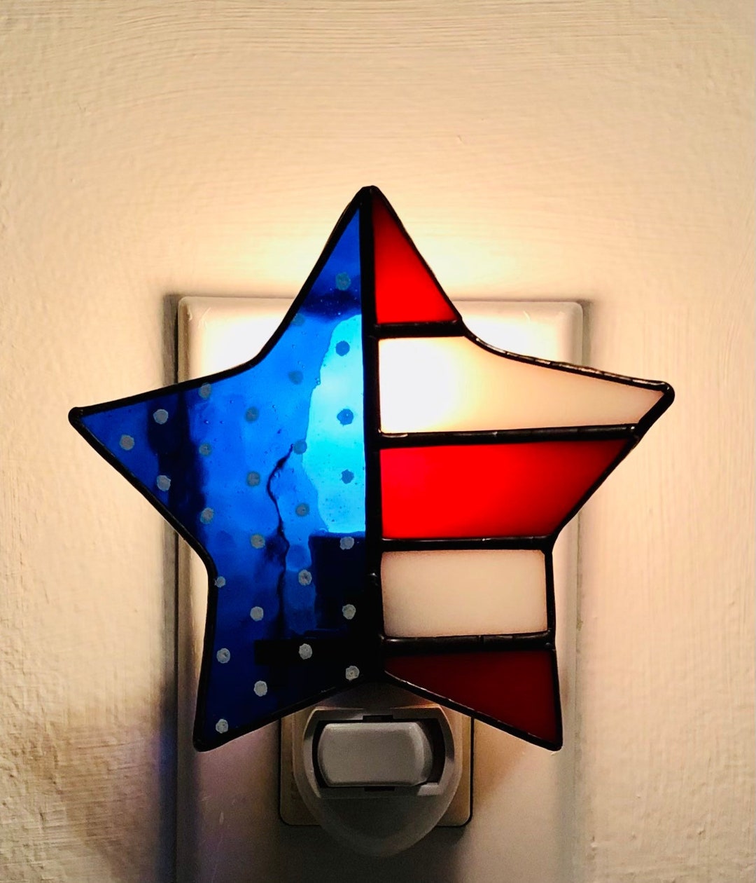 Stars and Stripes Stain Glass Night Light With Switch Control and Bulb