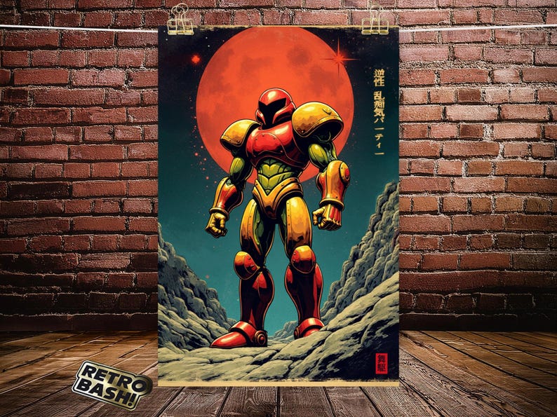 Pu&ograve; includere: Un poster in stile retr&ograve; con un personaggio robot rosso, giallo e verde in piedi su un paesaggio roccioso. Il robot ha un grande casco rosso con una visiera e un corpo giallo con accenti verdi. Lo sfondo presenta una grande luna rossa e il testo "超惑星 メティ -"