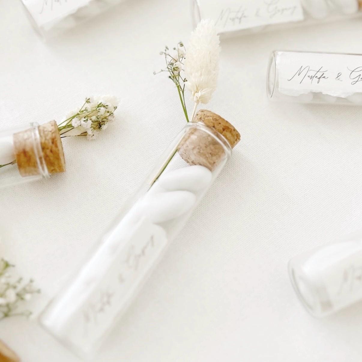 Bonbonnières élégantes en verre avec dragées pour mariage