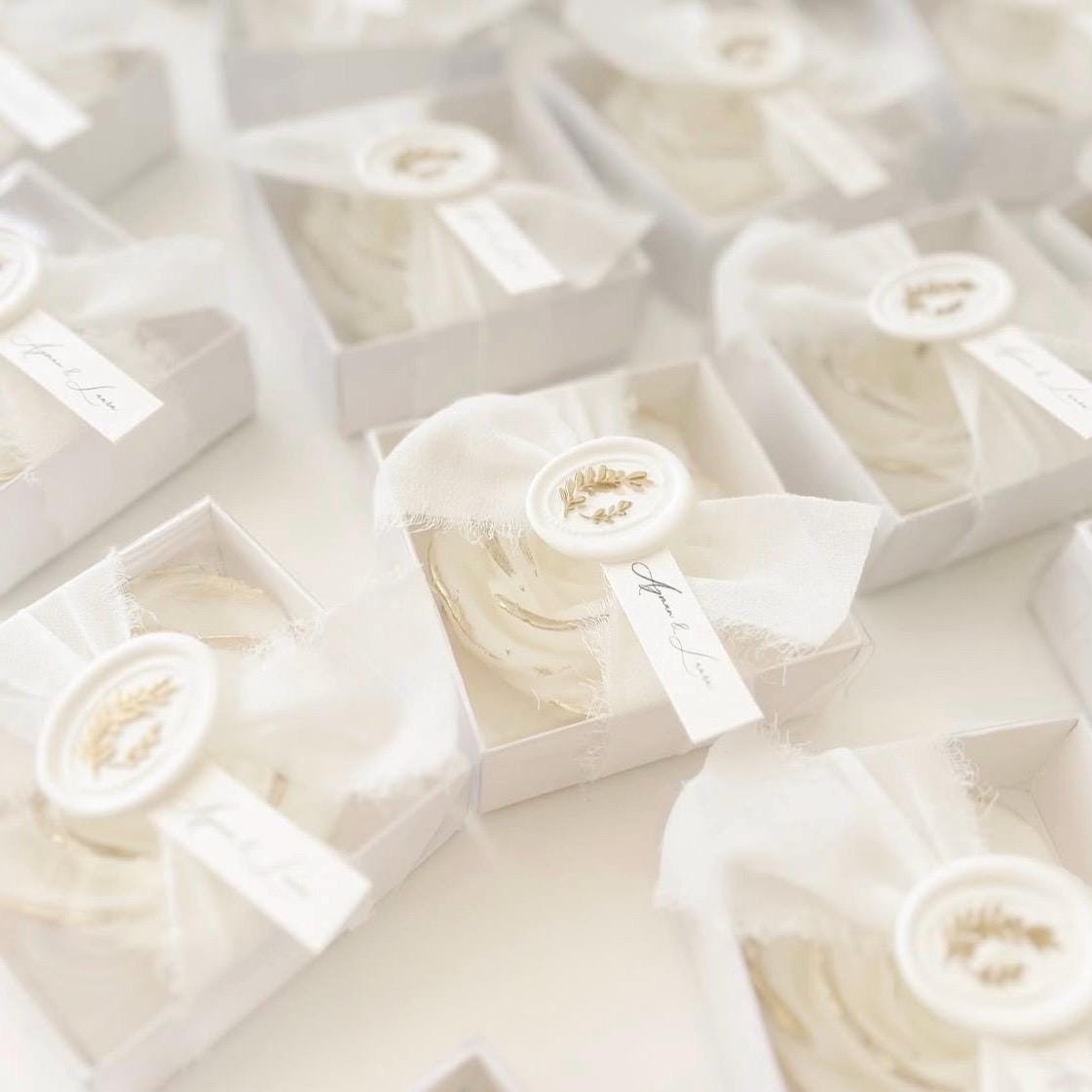 Bougies florales élégantes pour mariage en coffret personnalisé