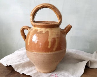 Gargoulette francesa antigua de terracota: jarra para vino y agua de gres esmaltado
