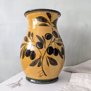 Grande vaso francese vintage, in gres nero, verde e giallo, decorato con rami d'ulivo, ceramica provenzale.