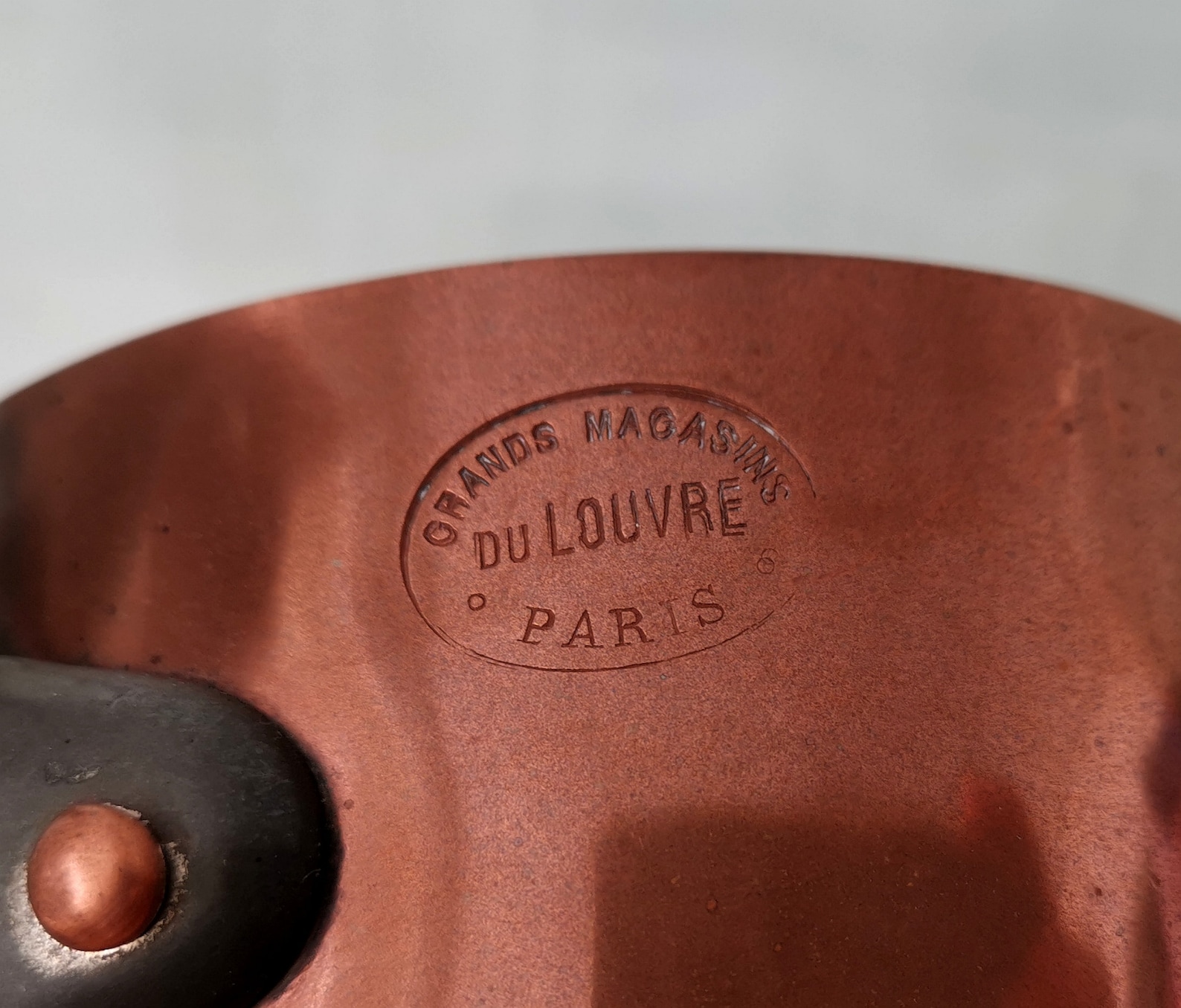 Grande et haute casserole en Cuivre provenant du Palais des