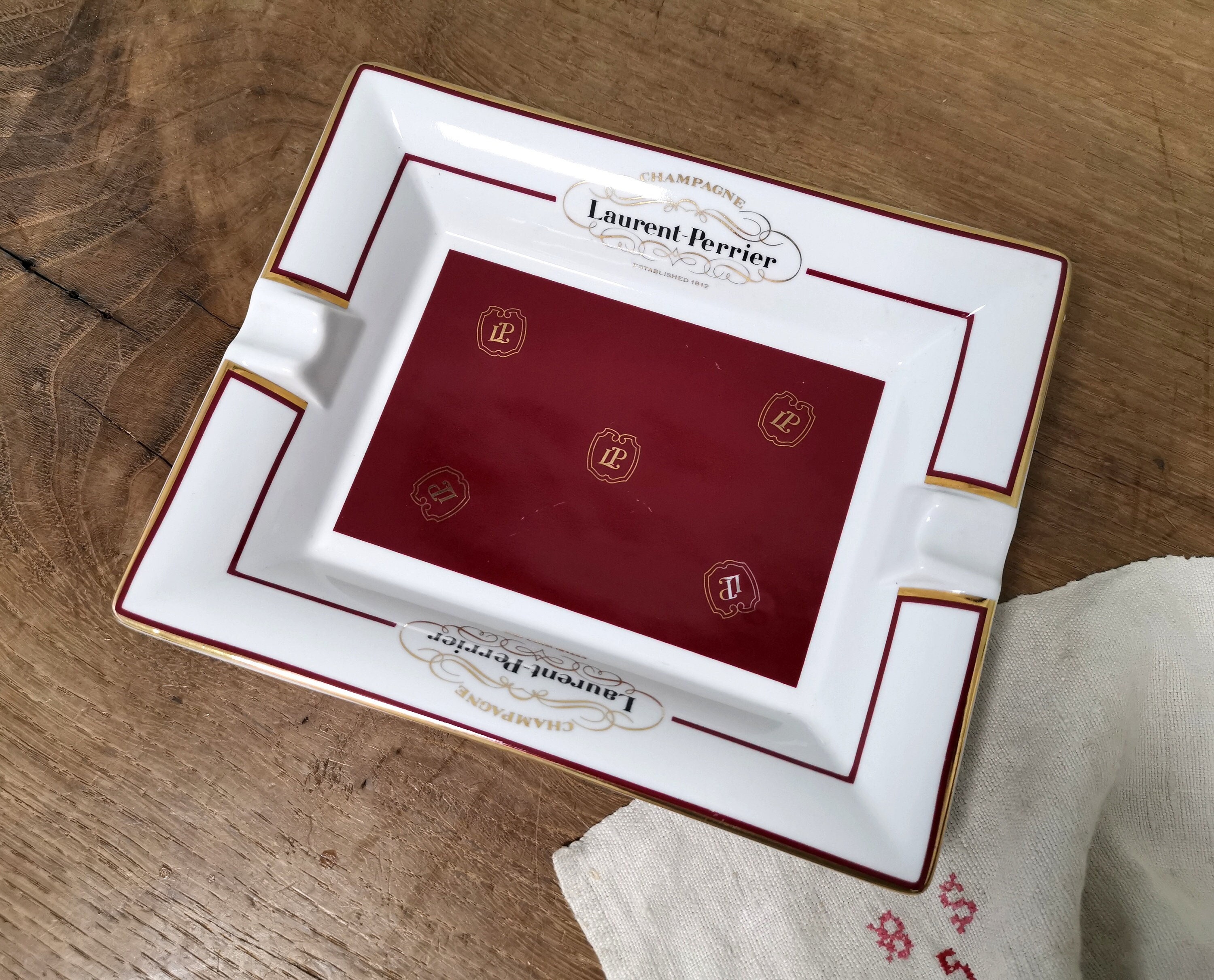 アンティーク　アッシュトレイ　Laurent-Perrier French Ceramic Rectangle Ashtray Stamped LAURENT PERRIER, White